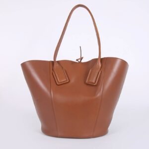 Bottega Veneta - Basket Medium Smooth Calfskin Tote Wood